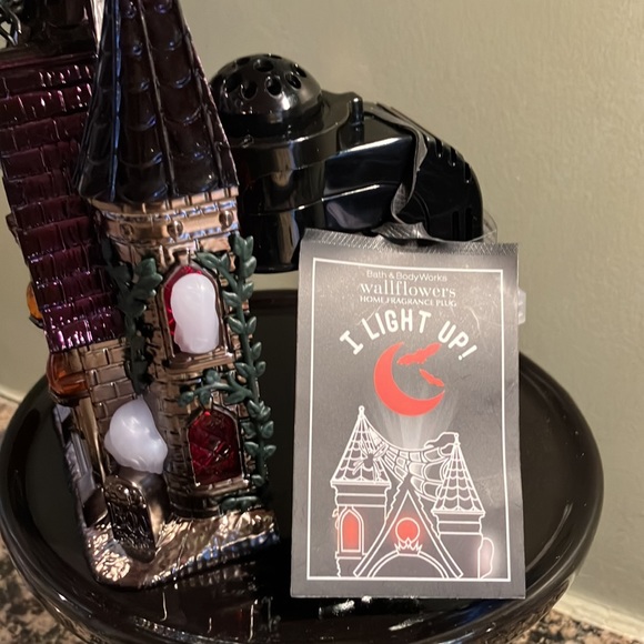 NWT Bath & Body Haunted Castle Projection Wallflower Plug In - Picture 8 of 8